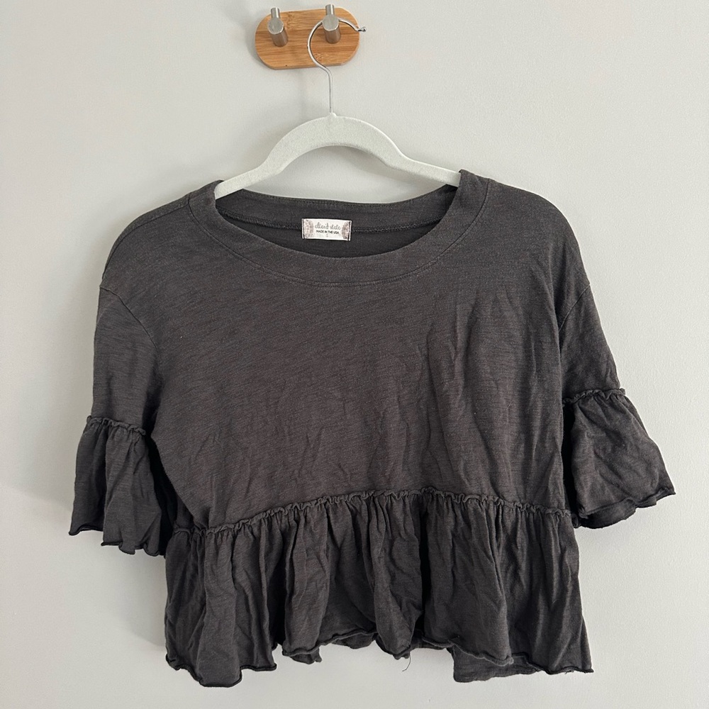 Size small altard state short sleeve grey shirt with ruffle bottom